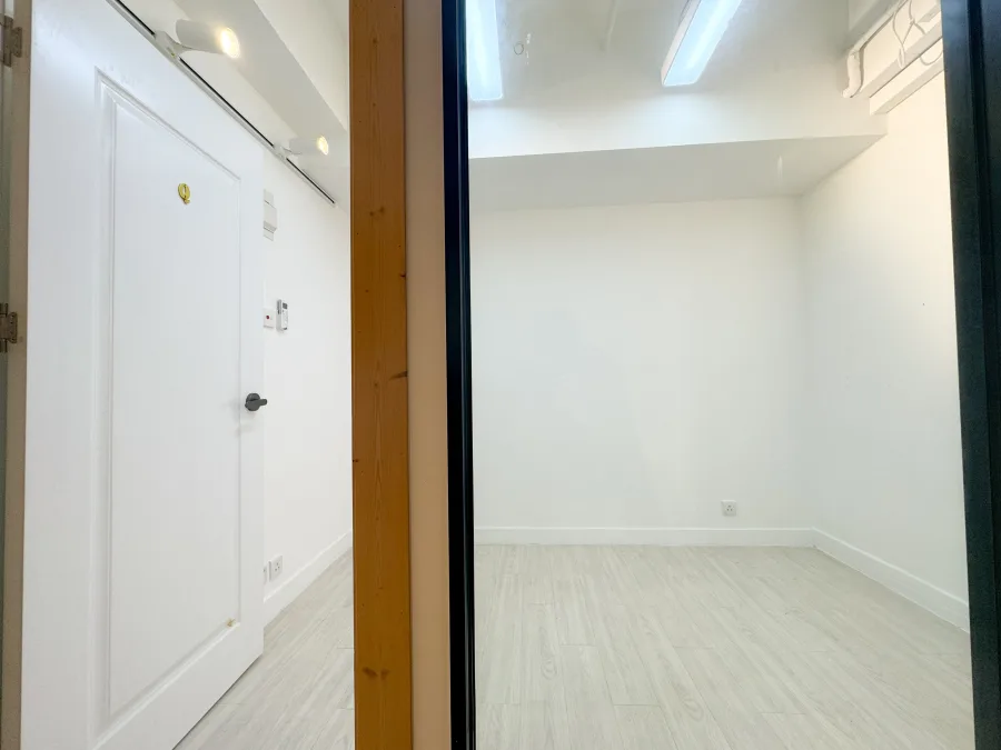 開聯工業中心
hoi luen industrial centre
03Q室 MANHKCOM 工廈租盤 觀塘租盤 觀塘租工作室 觀塘網店出租 觀塘多用途工作室出租 租觀塘樓上舖 觀塘工廈出租 觀塘工作室出租 觀塘studio出租 觀塘分租單位 租觀塘工作室 觀塘樓上網店出租 觀塘租樓上舖 觀塘樓上舖出租